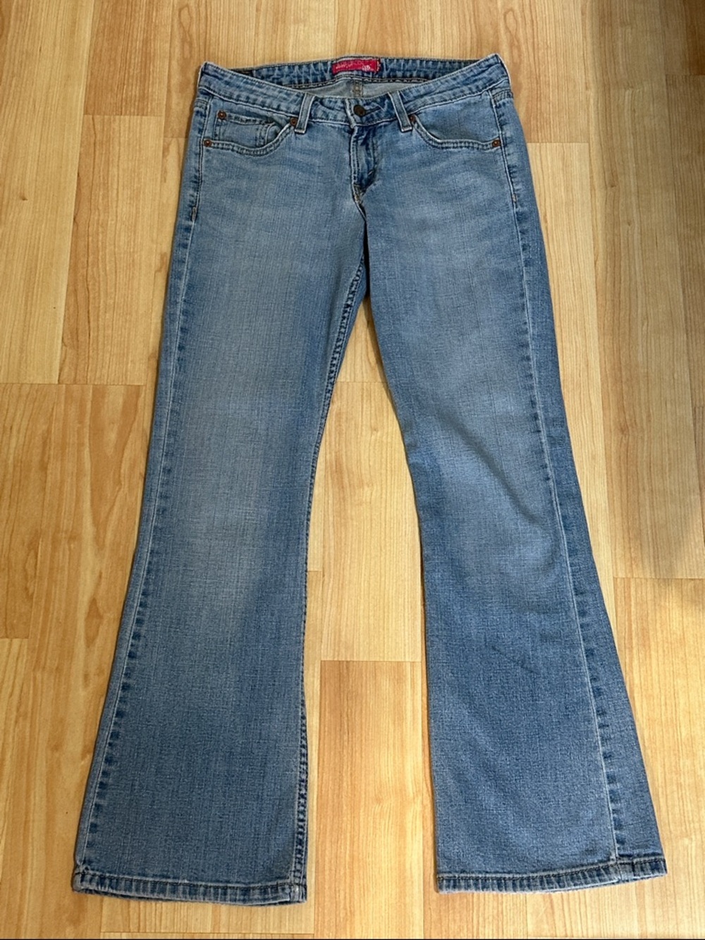 Vintage Y2K Levi's Super Low Light Blue Bootcut Jeans - Size 7 Short / Petite